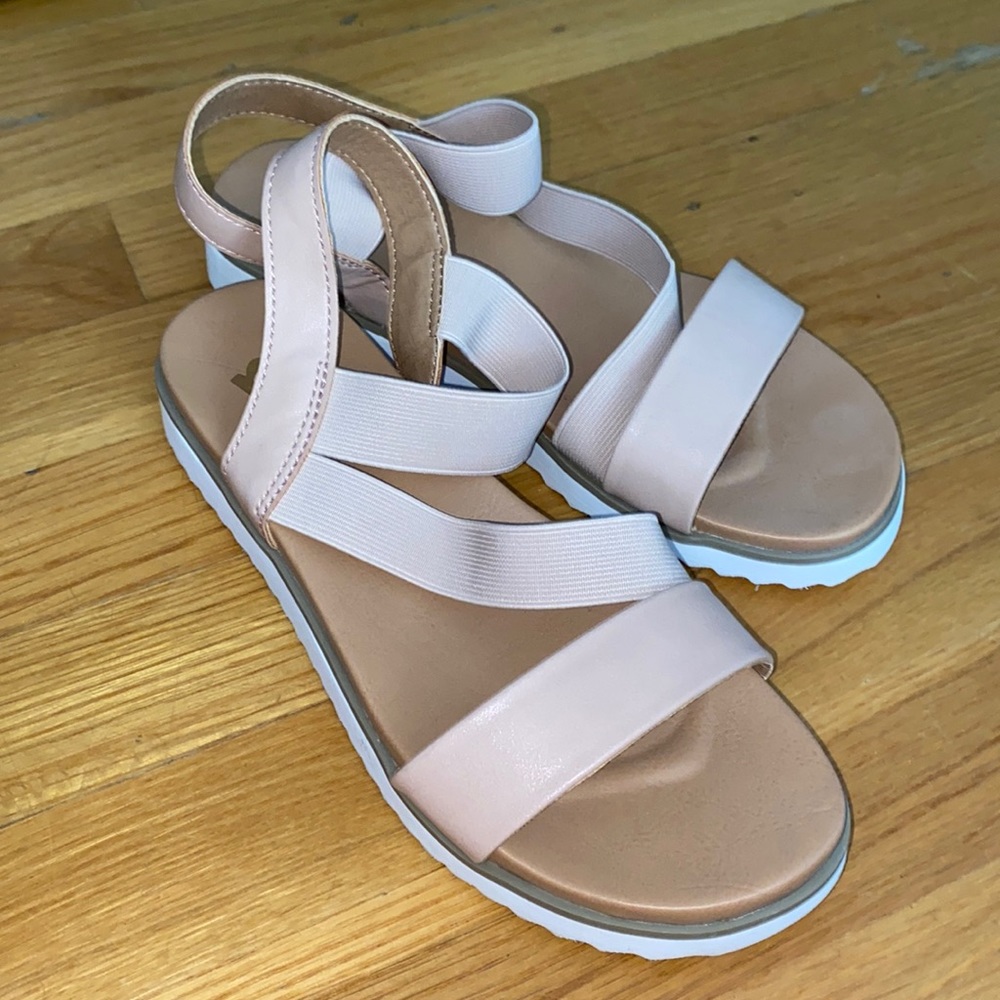 NWOT sandals